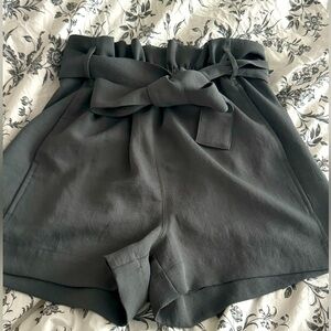 Wilfred size 4 paper bag style shorts